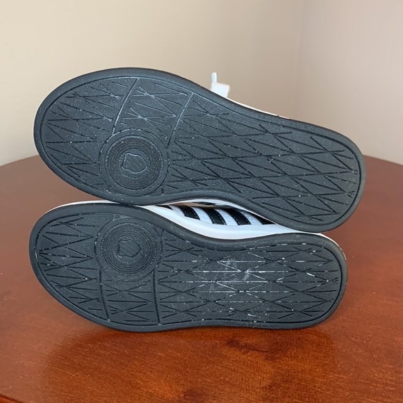 K-Swiss Children’s size 11.5 Shoes - Picture 10 of 11